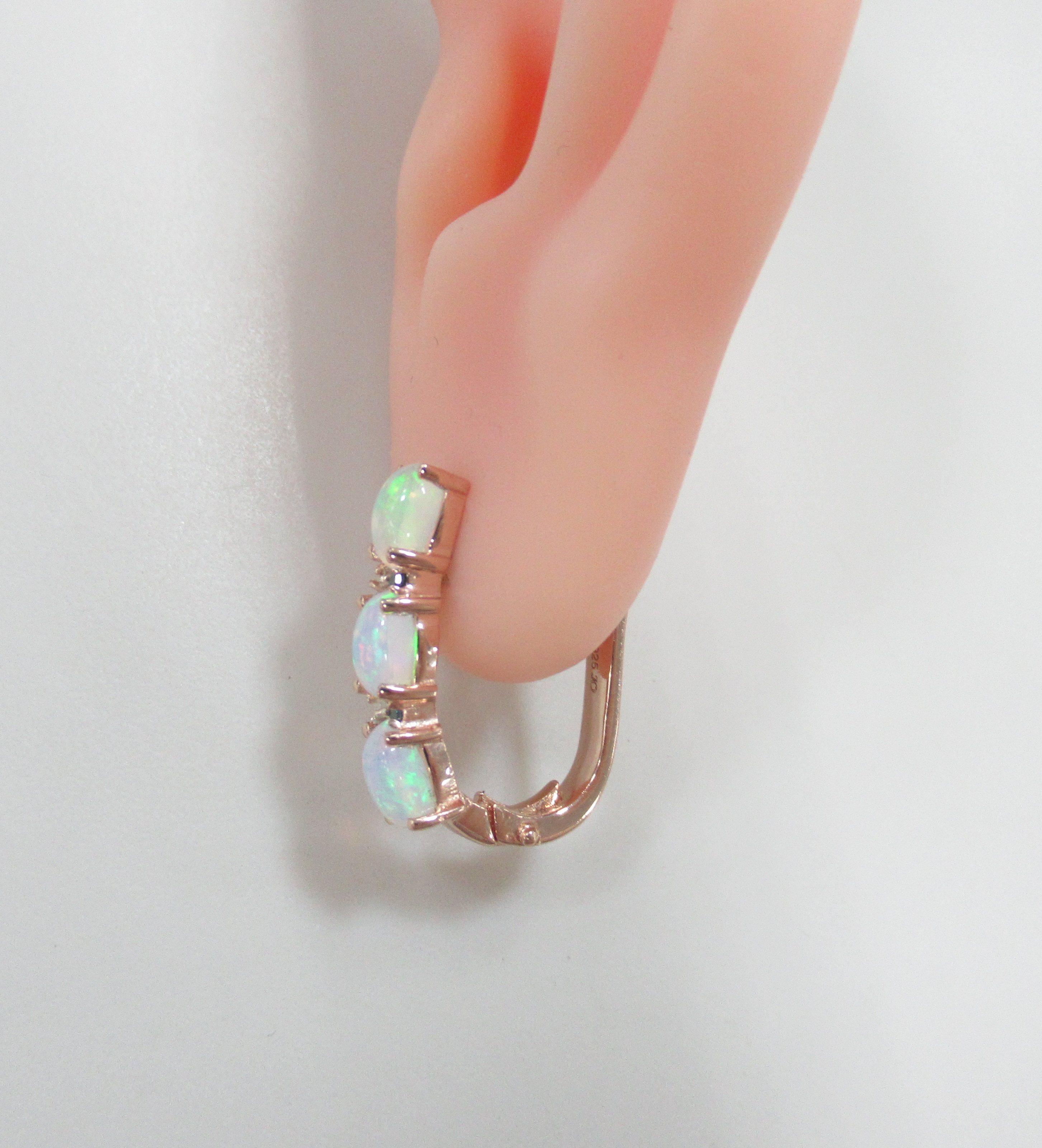 Серебряные серьги с опалами и цветными бриллиантами